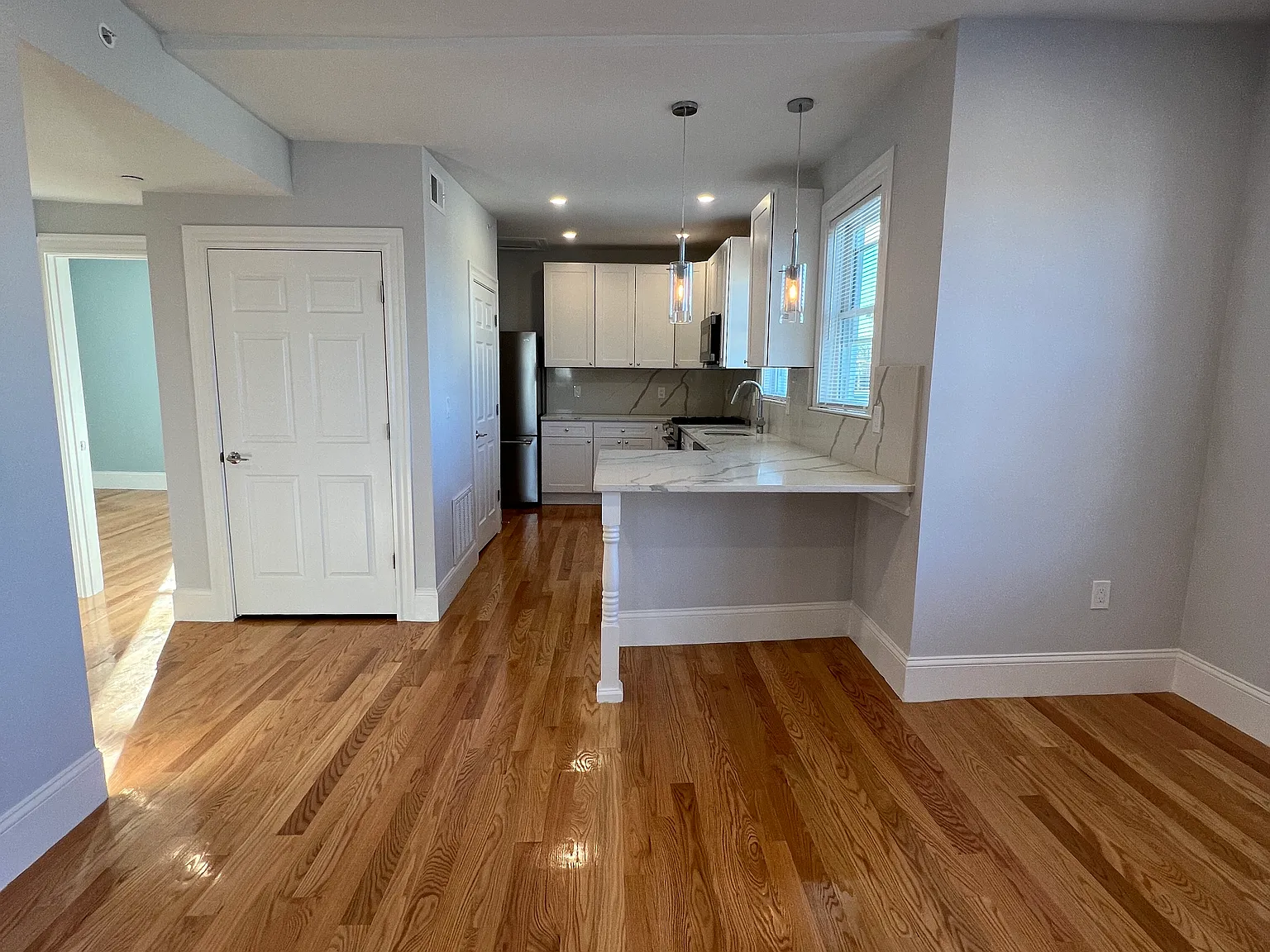 3 bed, 9999 sqft, $4,395 — Photo 4