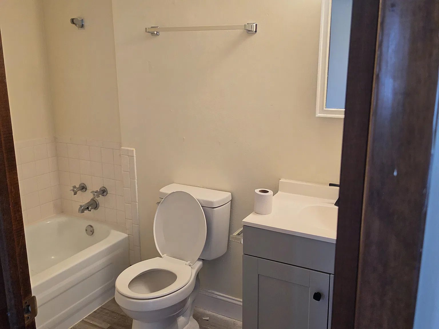 624 E Main St — Photo 3