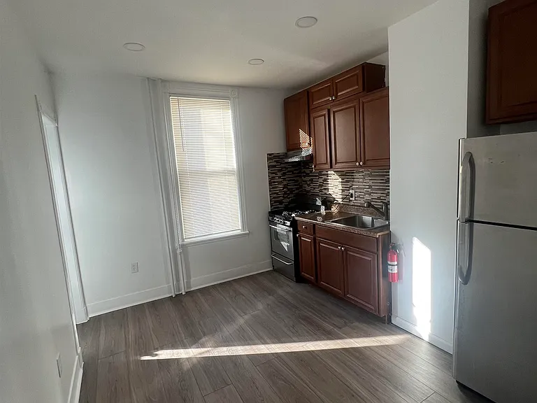1001 Columbia Ave #1 — Photo 8