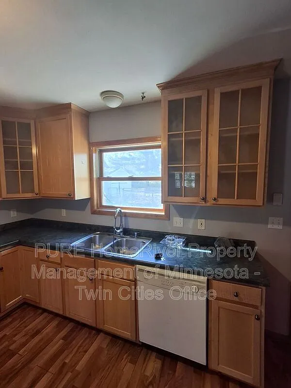 3 bed, 2.0 bath, 1477 sqft, $2,349 — Photo 2