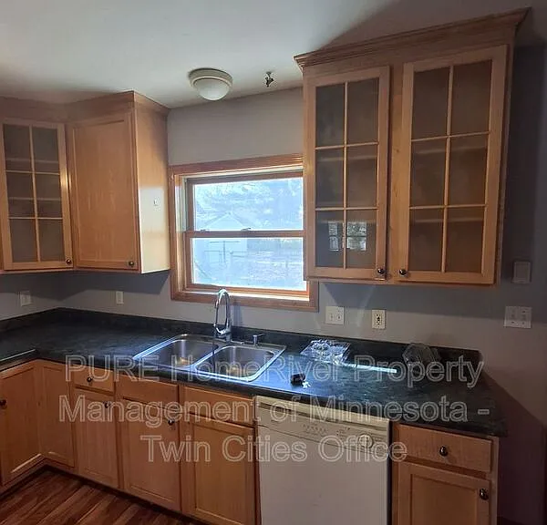 3321 37th St E — Photo 3