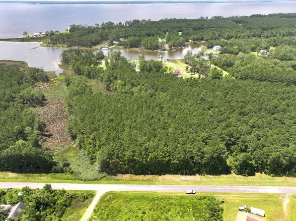 Off Carolina Shrs, Bath, NC 27808