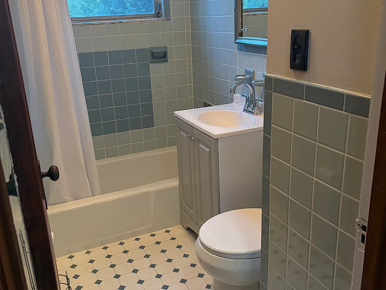 22 Verona Pl — Photo 4