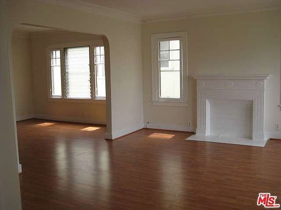 4th image of 210 N New Hampshire Ave