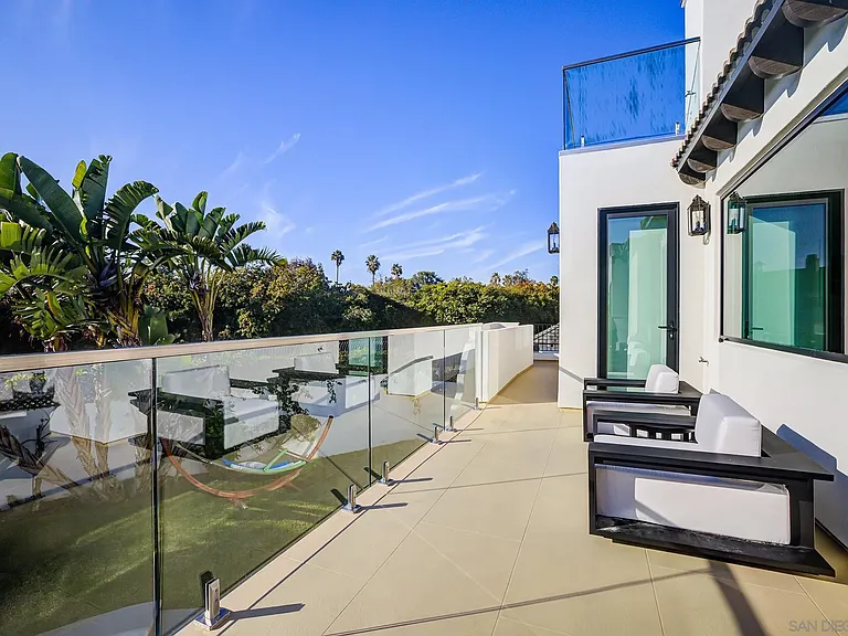 1070 Coronado Ave — Photo 55