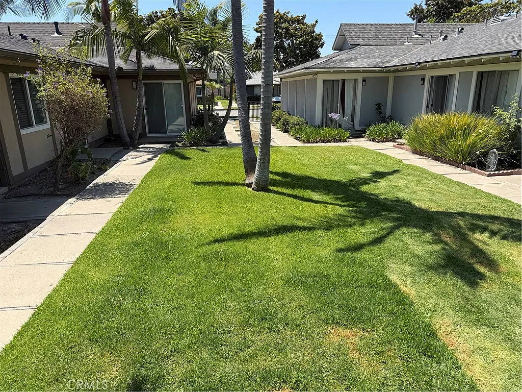 2 bed, 900 sqft, $3,100 — Photo 3