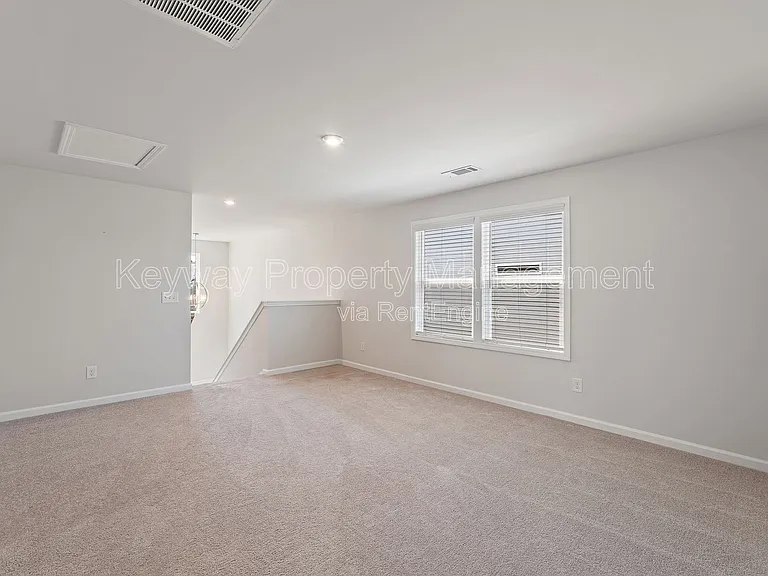 651 Manitou Cir — Photo 15