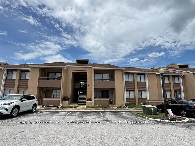 5169 Vineland Rd #B208 — Photo 3