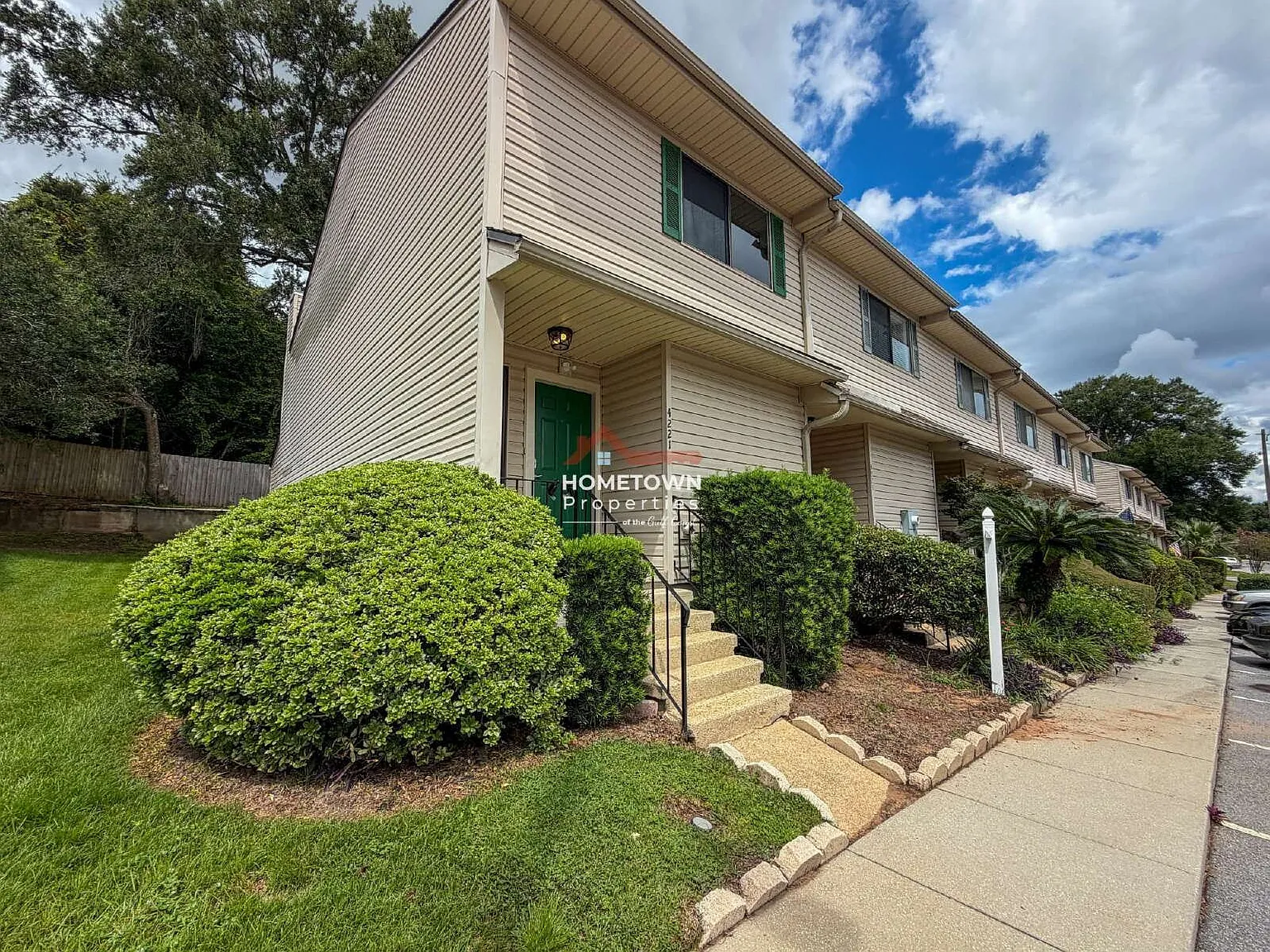 2 bed, 1.5 bath, 1260 sqft, $1,575 — Photo 2