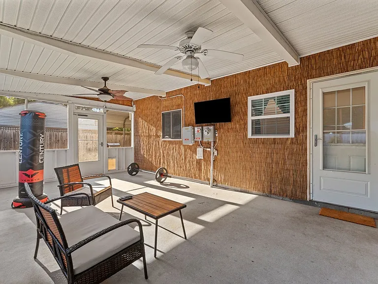 780 Meade Ln — Photo 23