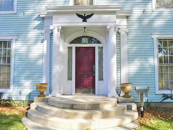 4th image of 320 Scioto St