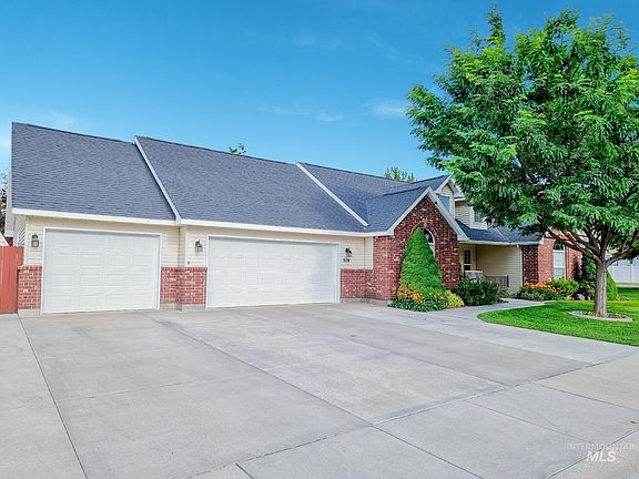 2nd image of 516 Whispering Pine Dr