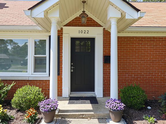 3rd image of 1022 Della Dr