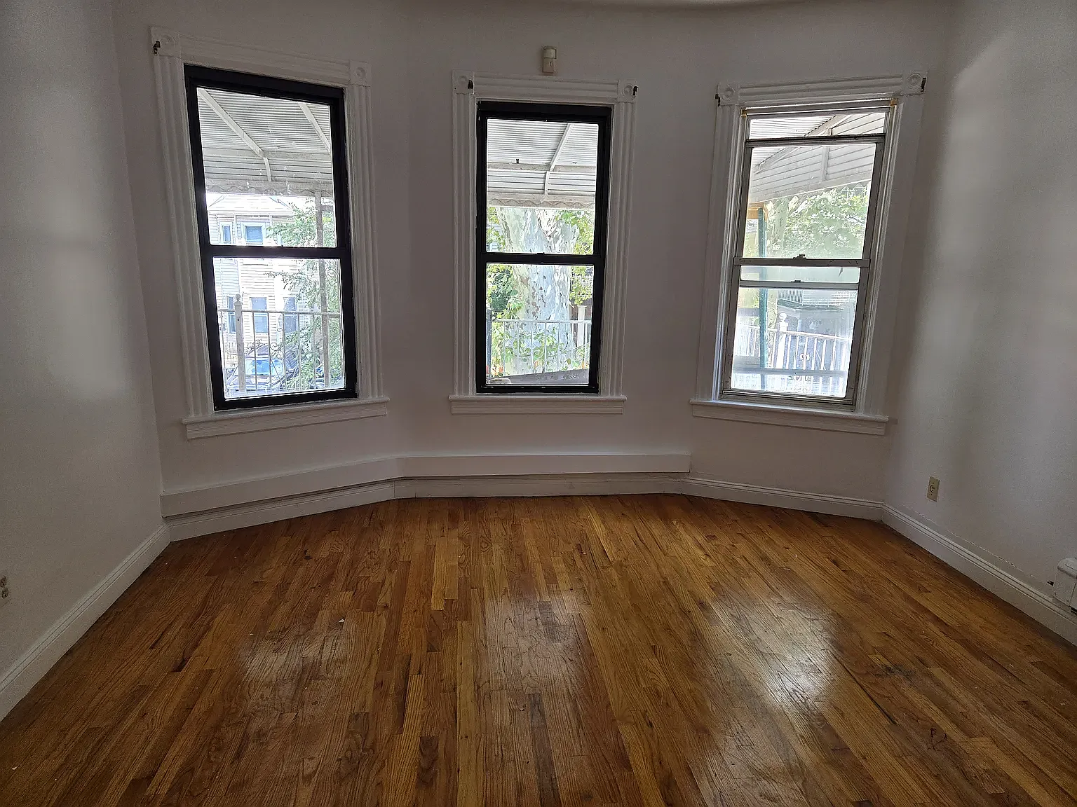 606 East Third Street — Photo 3