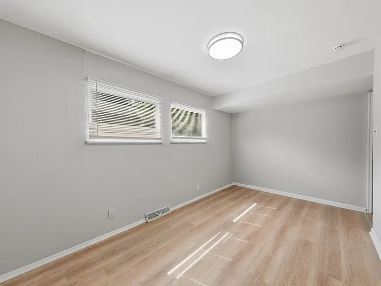 146 Grampian Rd — Photo 20