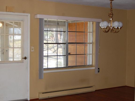 3rd image of 536B Dartmoor Ct