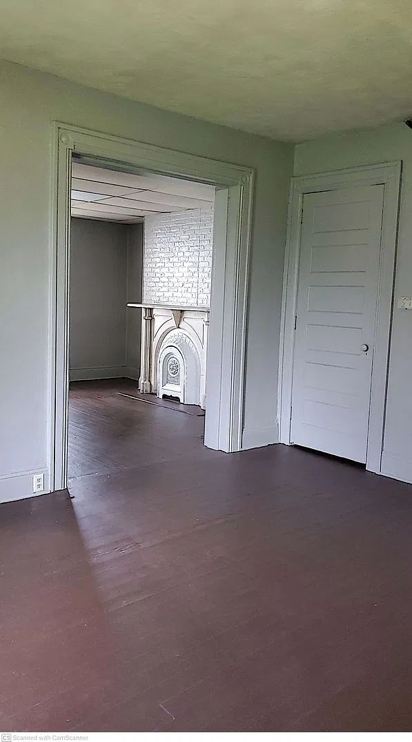 Refreshed and ready for rent! Close to everything 2 bed 1 bath — Photo 2
