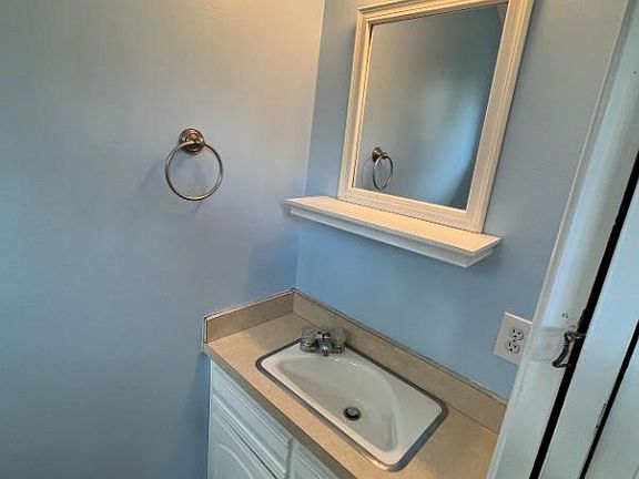 5th image of 272 Monticello Dr