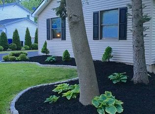 207 Brockmoore Dr, East Amherst, NY 14051