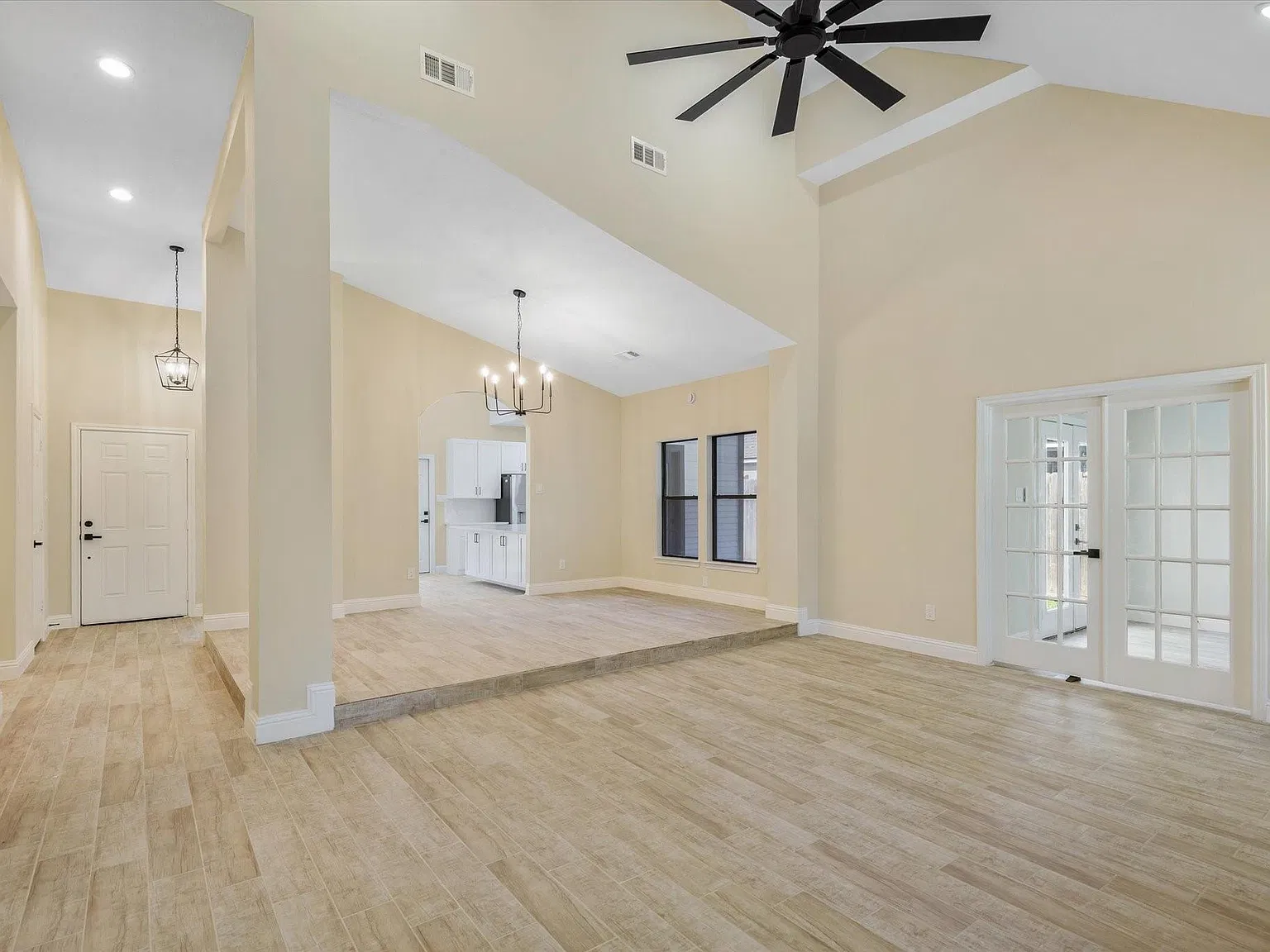 3 bed, 2.0 bath, 1969 sqft, $2,500 — Photo 4