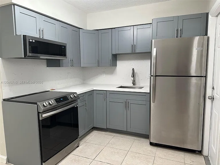 1645 NW 6th Ave #W — Photo 4