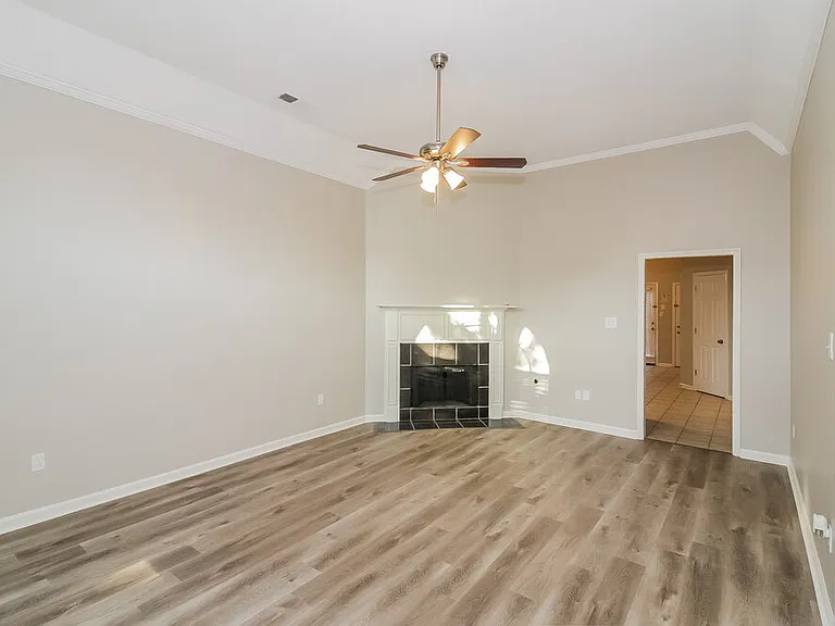600 Ashley Glen Cir W — Photo 6