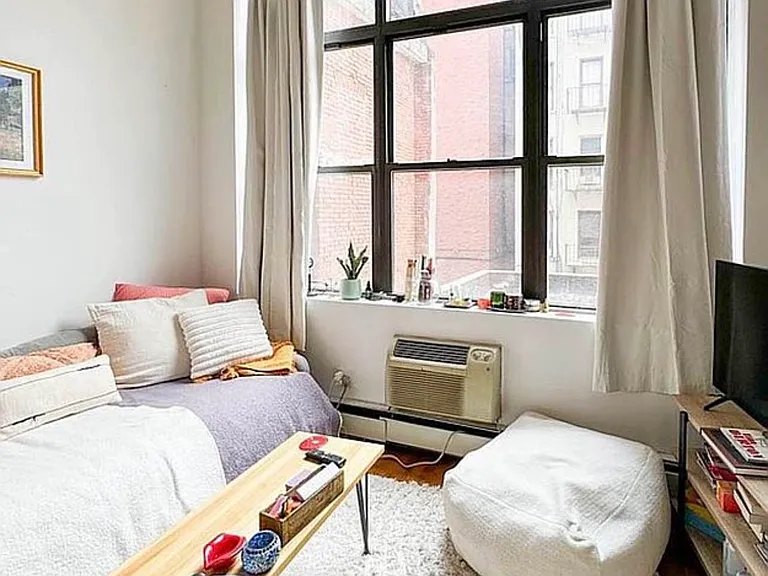 538 W 50th St #3B — Photo 7