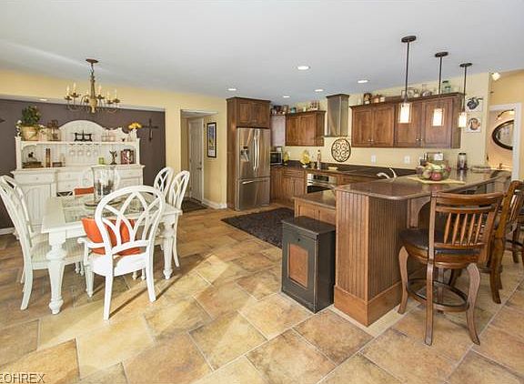 5th image of 502 Queenswood Dr