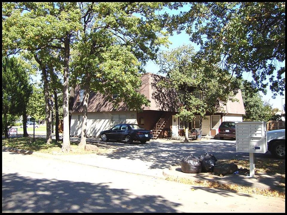 1st image of 2201 Landmark Ct APT 4