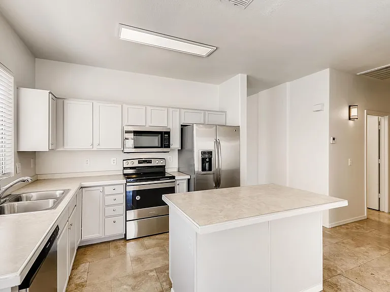 8726 W Bobby Lopez Dr — Photo 8