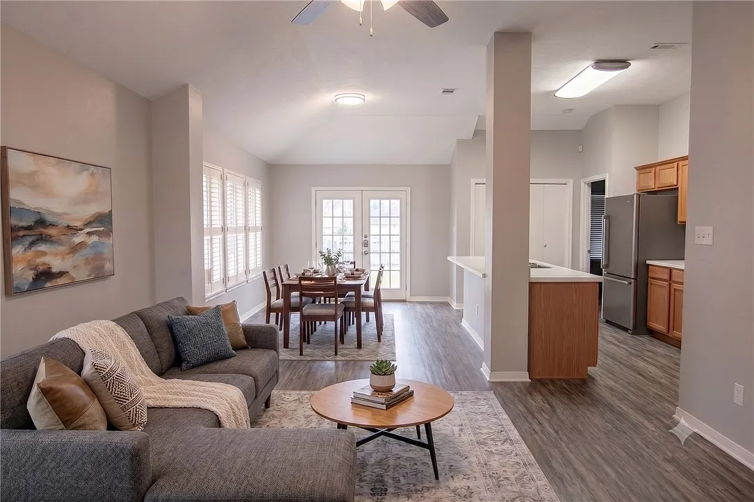 3 bed, 1174 sqft, $1,800 — Photo 3