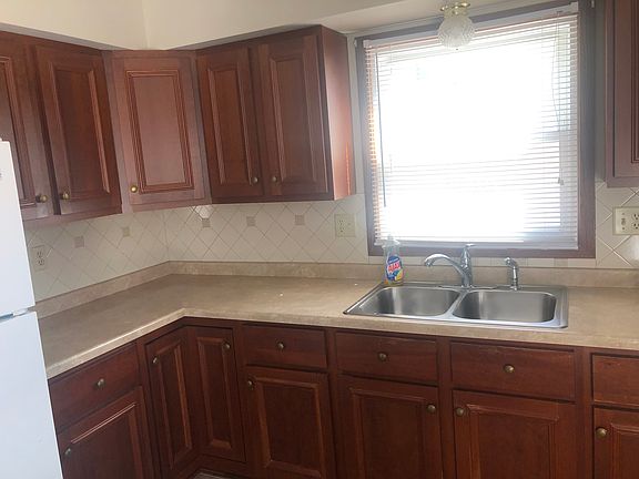 2nd image of 3105 E Somers Ave