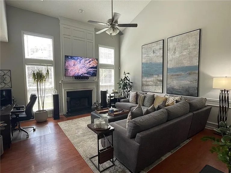 8960 Friarbridge Dr — Photo 5