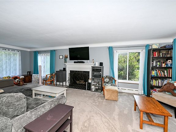 3rd image of 9636 Parkland Dr