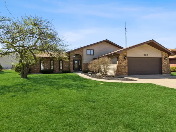 303 Greenfield Rd, Shorewood, IL 60404