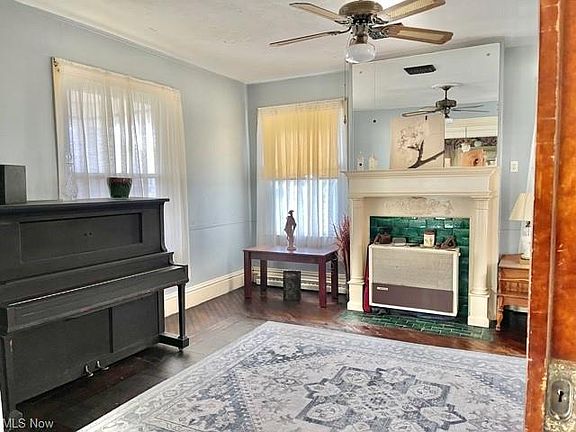 4th image of 323 Thompson Ave
