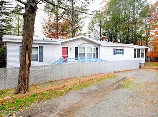 132 Granite Dr, Greentown, PA 18426