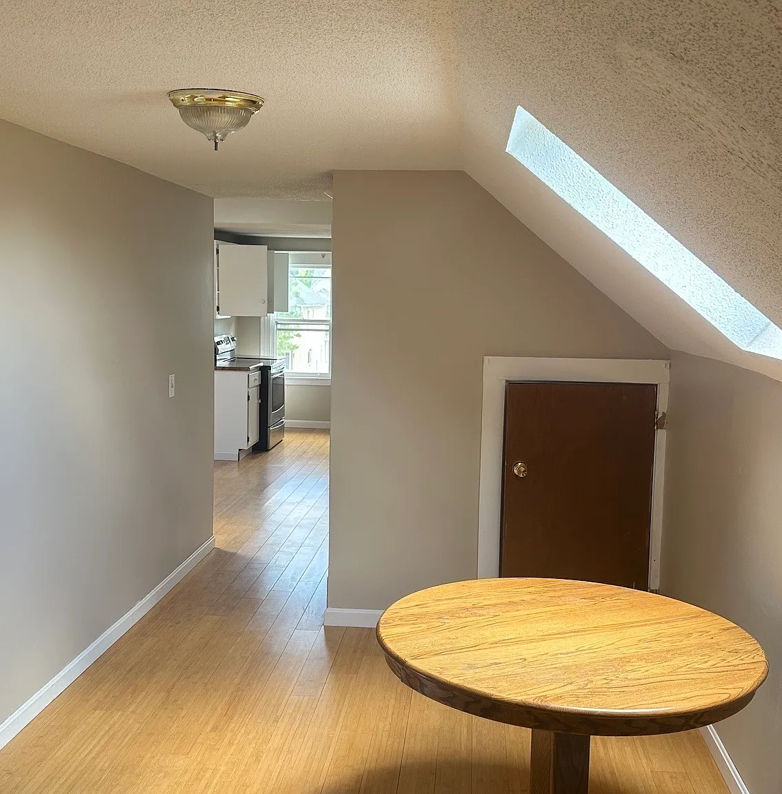 2 bed, 1.0 bath, 733 sqft, $2,000 — Photo 4