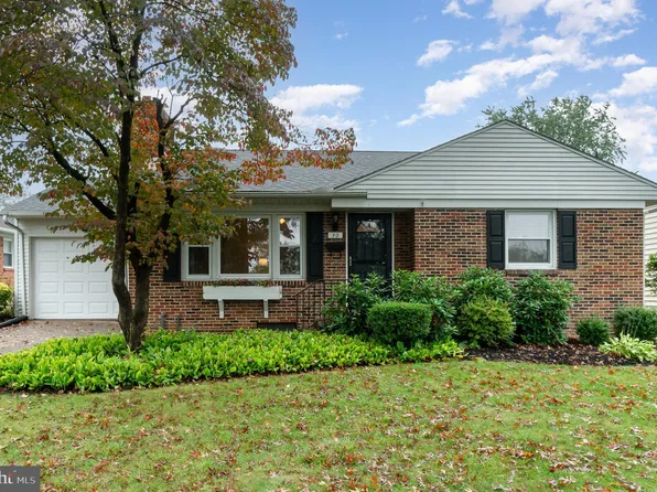 30 Circle Dr, Camp Hill, PA 17011