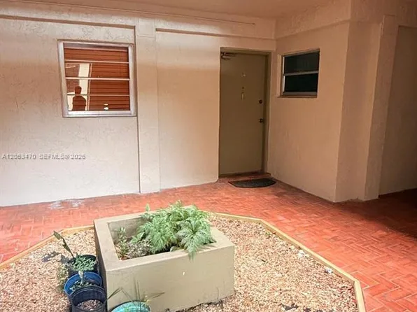 9360 SW 87th Ave APT N5, Miami, FL 33176