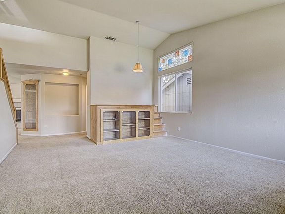 5th image of 2556 Swallowview Dr