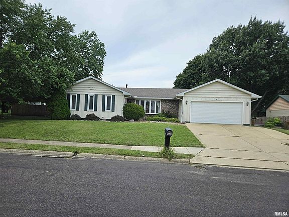 2nd image of 301 Maple Park Dr