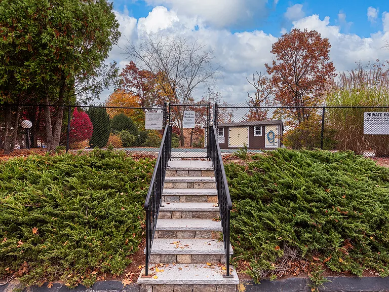 Ledgewood Court — Photo 15