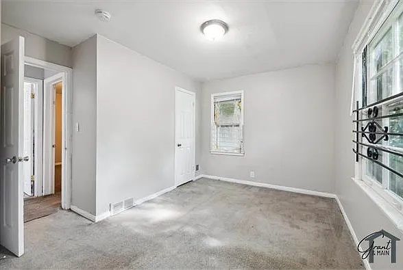 19401 Grandview St — Photo 8