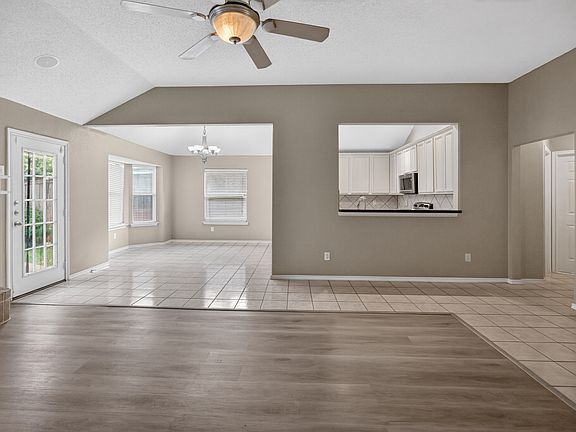 4th image of 1105 Hidden Glade Dr
