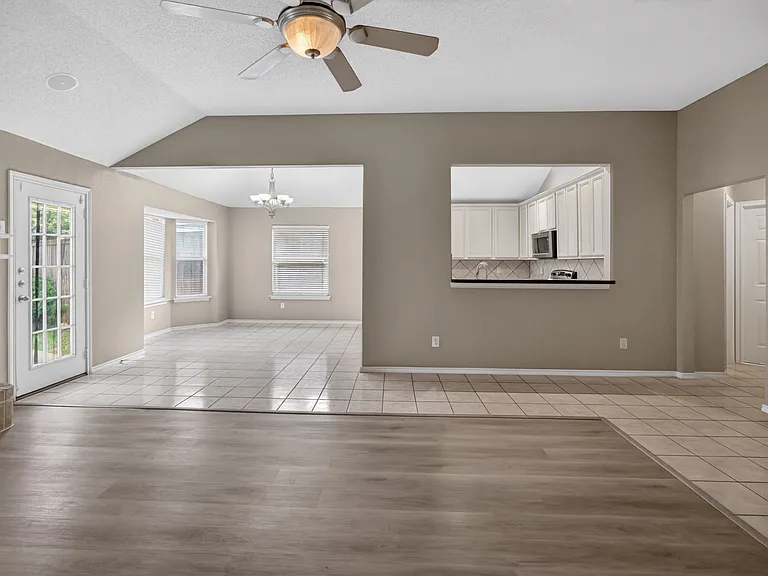 1105 Hidden Glade Dr — Photo 4