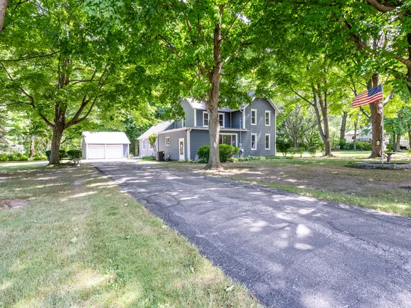 2215 Fairplain Ave, Benton Harbor, MI 49022