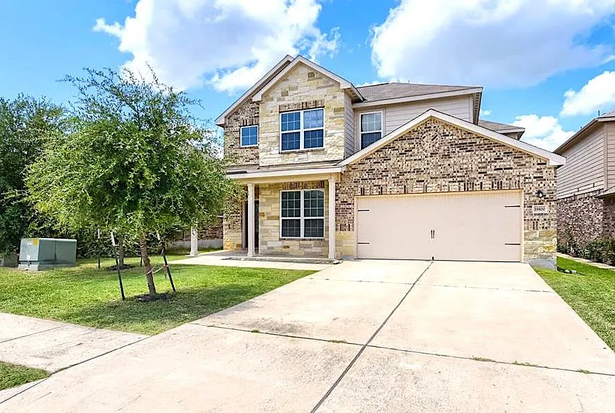 4 bed, 2.5 bath, 2889 sqft, $2,000 — Photo 1