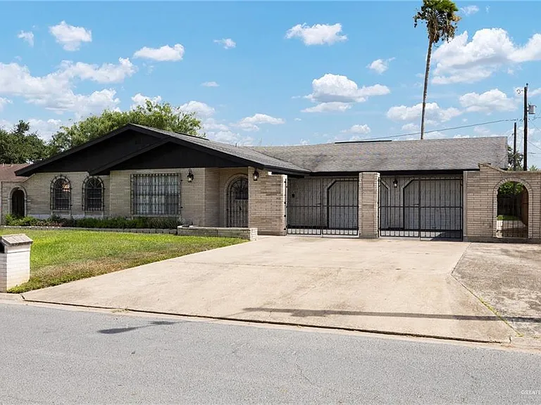 2409 Camellia Ave — Photo 2