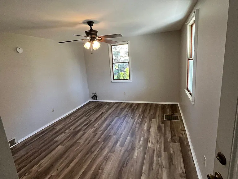 302 Stewart St #1 — Photo 1